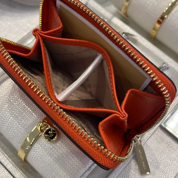 Michael Kors Jet Set Travel Medium Color-Block Zip Around Wallet Card Case
NWT - Picture 14 of 16